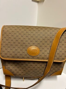 Gucci Vintage Messenger Bag 🖤